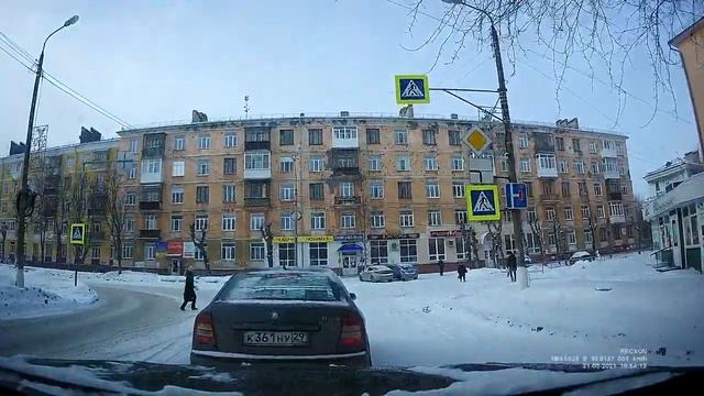 не работают стоп сигналы у Шкоды Итог, чуть не догнал. смотреть онлайн