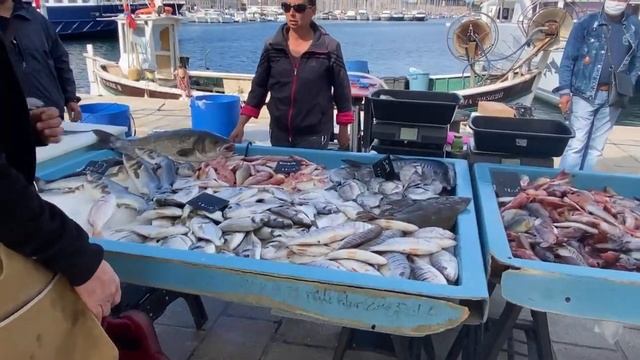 Марсель. Улица республики и рыбный рынок.