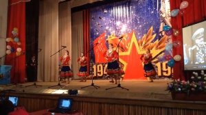 Как по горкам по горам, белый лебедь летал