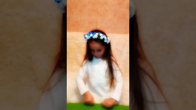 Викуська собирает букет к дню рождения=) смотреть онлайн