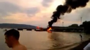 Владивосток. Пожар катера на заправке 28.07.2012