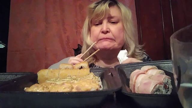 МУКБАНГ/  ОЧЕНЬ ВКУСНЫЕ РОЛЛЫ