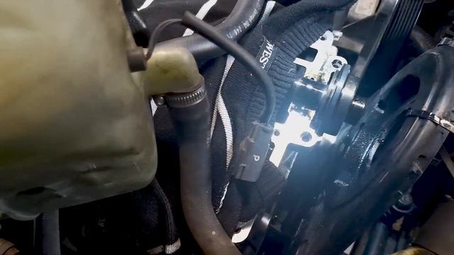 Как устранить течь масла на двигателе Volvo D5 oil leak elimination (English Subtitles available) смотреть онлайн
