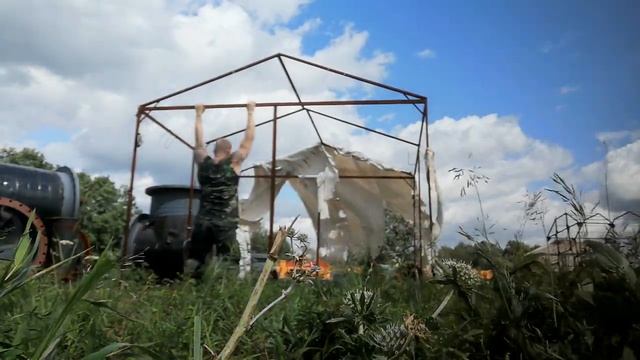 подъем ног к перекладине, 10 раз пока