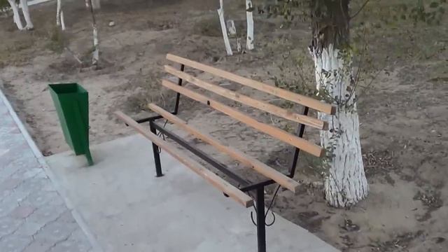 Скамейки в парке "АкБота". г. Актау, Казахстан. 2015 год. смотреть онлайн