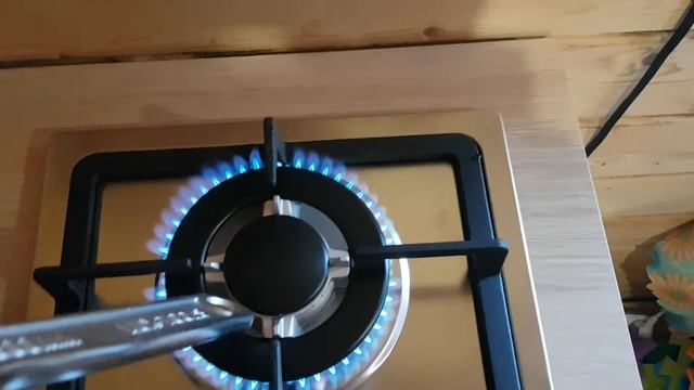 Газовая варочная поверхность RICCI HBS2301D не полностью зажигается WOK конфорка на пропане (LPG) смотреть онлайн