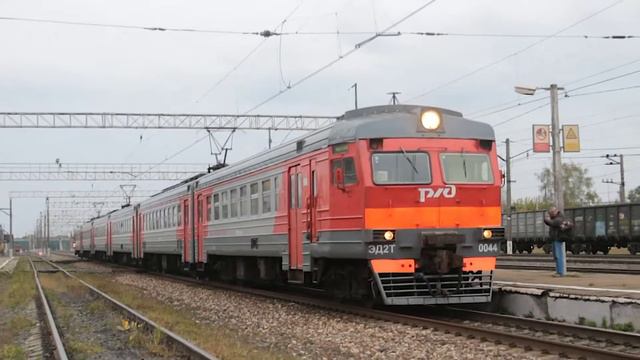 Именной электропоезд ЭД2Т-0044 "Имени Героя Советского Союза Елены Федоровны Колесовой". смотреть онлайн