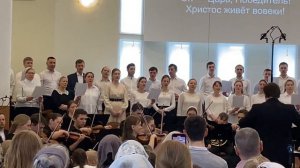 «Воскрес Он!»- щебечут птицы