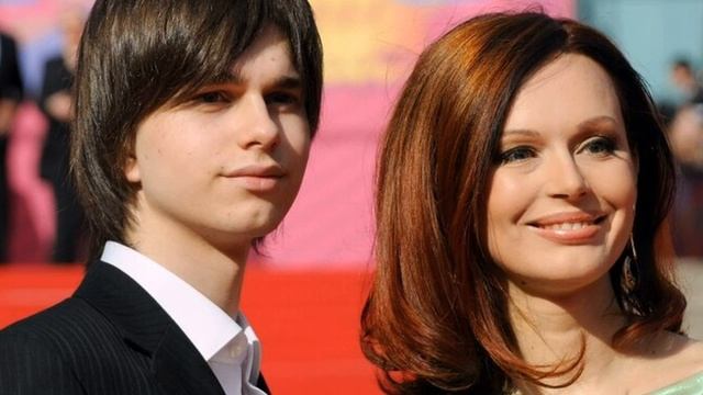 Ирина Безрукова рассказала, как пережила потерю единственного сына смотреть онлайн