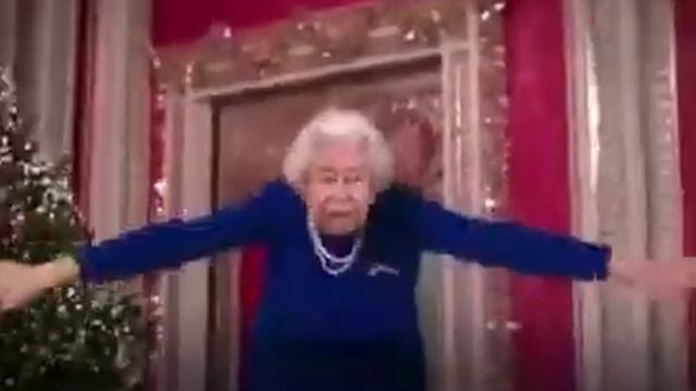 Queen Dancing To MonsterMash (ROBLOX) смотреть онлайн