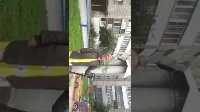 ЯЖЕбабка отбирает электросамокат (я его потом отобрал) смотреть онлайн
