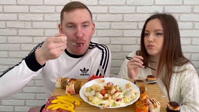 МУКБАНГ САЛАТ ЦЕЗАРЬ РОЛЛЫ ЗАПЕЧЁННЫЕ ТОРТ MUKBANG SALAD CAESAR ROLLS CAKE овощи колбаса 8 марта смотреть онлайн