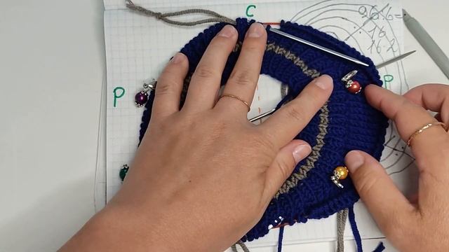 МК круглая горловина по спинке и переду + росток // На все размеры // Вязание спицами для новичков смотреть онлайн