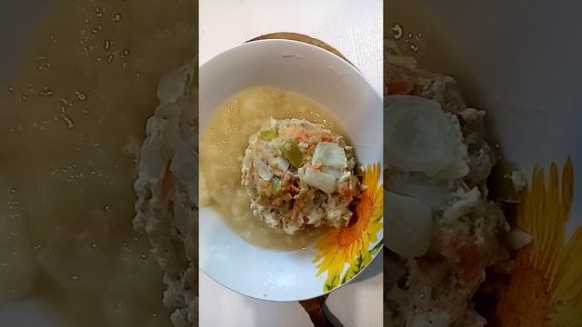 кабачково- картофельное пюре с тефтелями мясными. смотреть онлайн