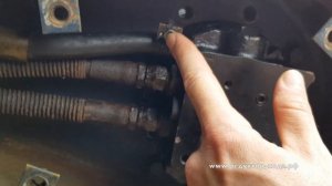 Замена и подключение редуктора хода с гидромотором на мини-экскаваторе