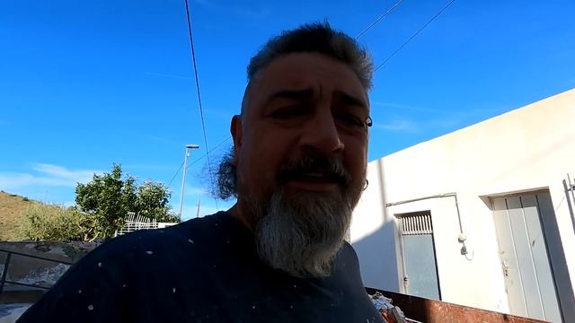 Here we go again, Spraying lime plaster at the cave house ( ep 150) смотреть онлайн