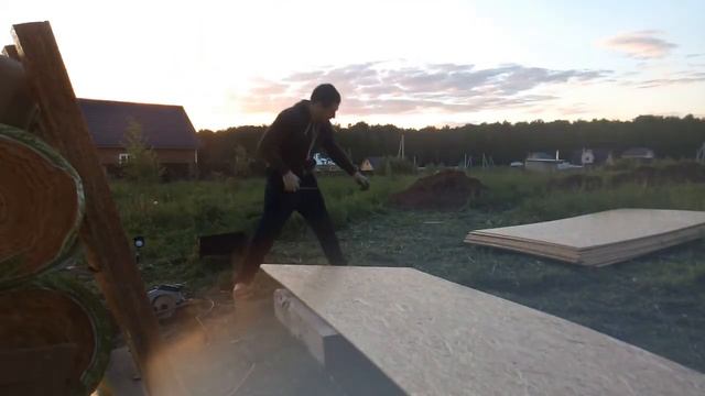 Дачный домик/ Начинаю отделывать стены кухни плитами ОСБ (внутренняя отделка) смотреть онлайн