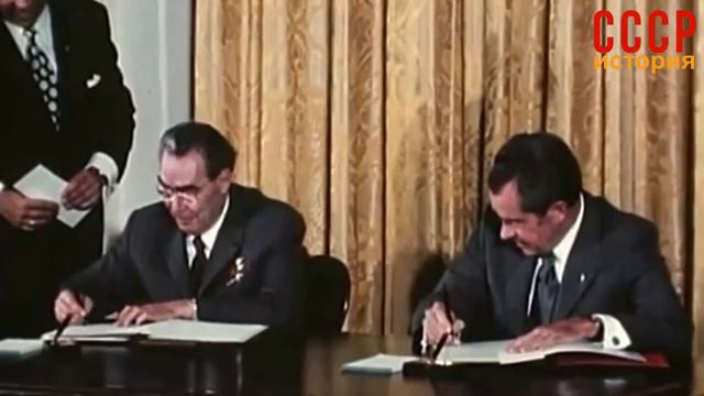Л. И. Брежнев прикалывается смотреть онлайн