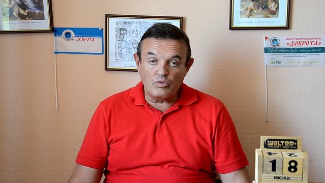 Посмотрела прошлые видеозаписи. Почему директор такой суровый? смотреть онлайн