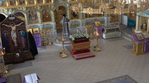 В Великий Пяток иеромонах Всеволод совершил вечерню с выносом Плащаницы в Крыпецком монастыре.