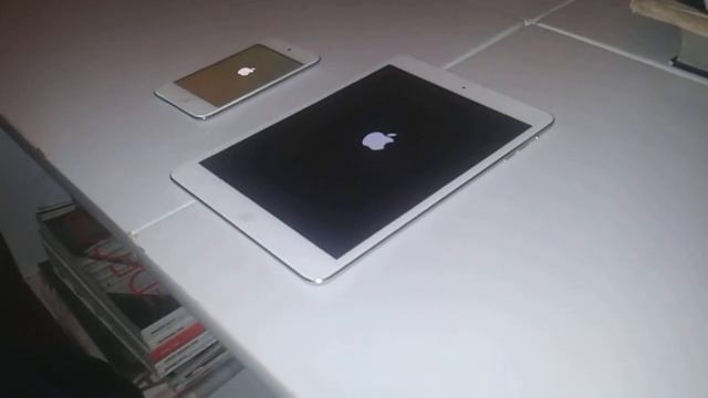 Gara di accensione tra iPod 4G. e iPad mini смотреть онлайн
