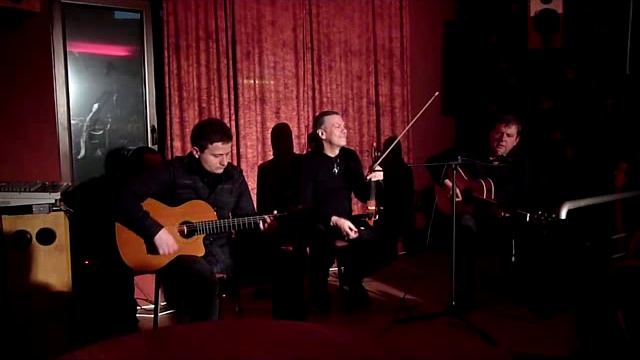 Acoustic Trio 3000 Live@Groovy Bar, Burgas - Podzim sum male смотреть онлайн