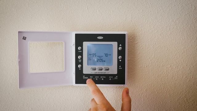 How to Change and Schedule Your Thermostat смотреть онлайн