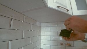 Как правильно класть плитку на фартук кухни? До установки кухни или после? С плинтусом или без? GOO