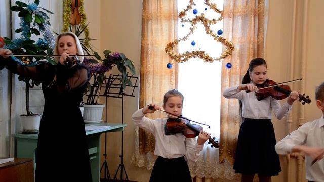 Образцовый ансамбль скрипачей "Весёлый смычок", П.И. Чайковский Вальс из балета "Спящая красавица". смотреть онлайн