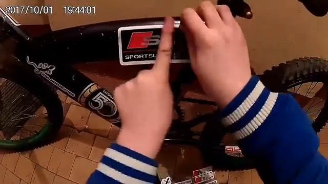 Как КЛЕИТЬ НАКЛЕЙКИ НА ВЕЛОСИПЕД смотреть онлайн