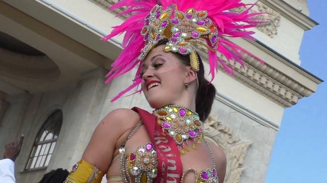 Moscow Samba Festival 2016 - Куика и танцовщица самбы @ Парк Горького 29.05.2016 смотреть онлайн