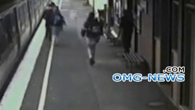 Грудной младенец чудом выжил, попав под поезд смотреть онлайн