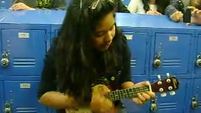 ANYA (UKULELE) смотреть онлайн