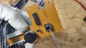 Духовой шкаф Whirlpool включается выключается самостоятельно. Режимы температура скачут.