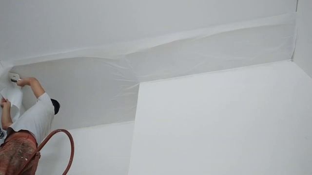 Обои под покраску на потолок.