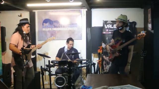 Sweet home chicago - Bunny wishakey feat stanley bactian JAMMING SESSION at depok blues forum смотреть онлайн
