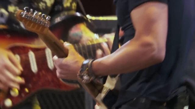 John Mayer with Keith Urban - Don't Let Me down смотреть онлайн