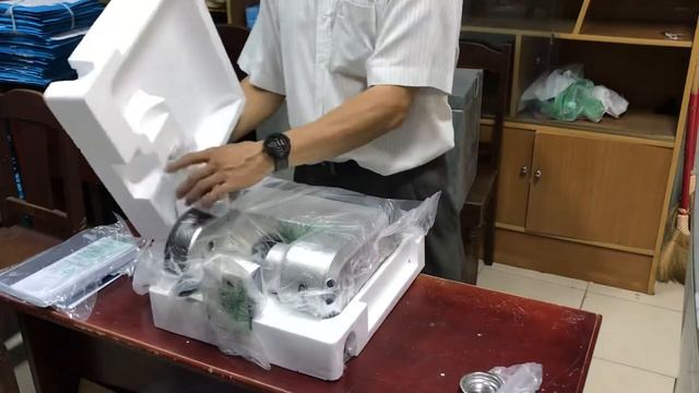 Unbox máy pha cafe Delonghi EC685.M mua trên Lazada смотреть онлайн