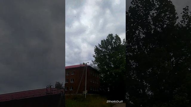 Очень редкие облака! Заснял вовремя, очень скоро они пропали!!! смотреть онлайн