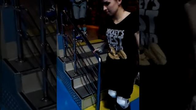 Вниз по ступеням смотреть онлайн