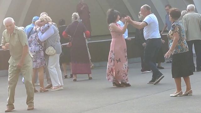 Ромашка белая Парк Горького Харьков смотреть онлайн