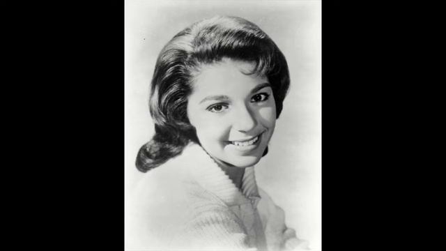 Dodie Stevens - Yes I'm Lonesome Tonight смотреть онлайн