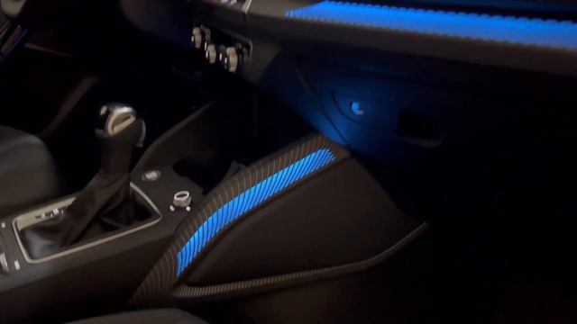 Entrega en Agencia Audi Q2 Sport con luces ambientales en varios colores MY2023 смотреть онлайн