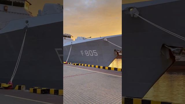 В Одессе на Море Британский военный корабль ⚓️ смотреть онлайн