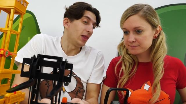 Леди Баг и Супер-Кот спасают музей от злой Эльзы! Видео для детей про игры в куклы смотреть онлайн