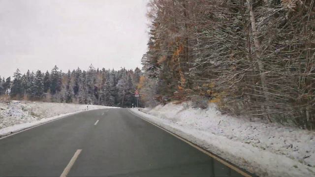 Первый снег на перевале. Только музыка веселит эту красоту. 😁 смотреть онлайн