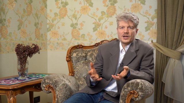 Где женщине лучше оставаться: уходить в социальную жизнь, или оставаться в семье? смотреть онлайн