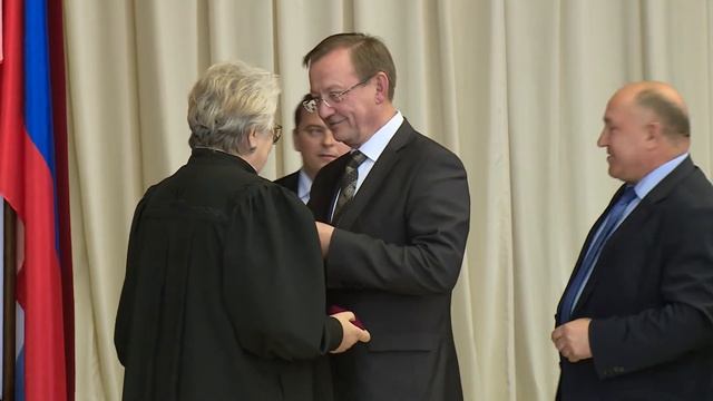 В почетную отставку проводили судей Свердловского областного суда и Нижнетагильского суда смотреть онлайн
