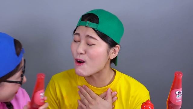 Gelatina de postre de comida roja Mukbang DONA смотреть онлайн