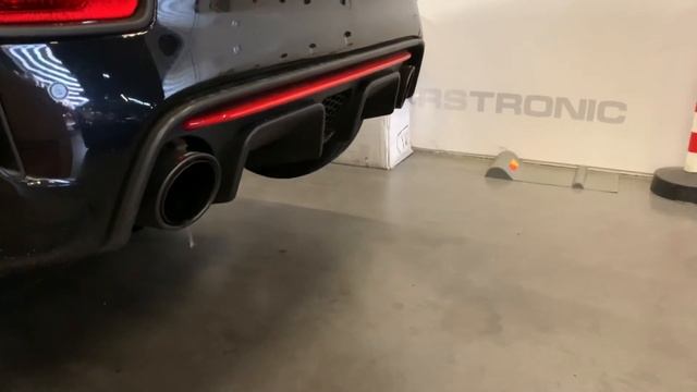 Revving Abarth Akrapovic decat downpipe смотреть онлайн